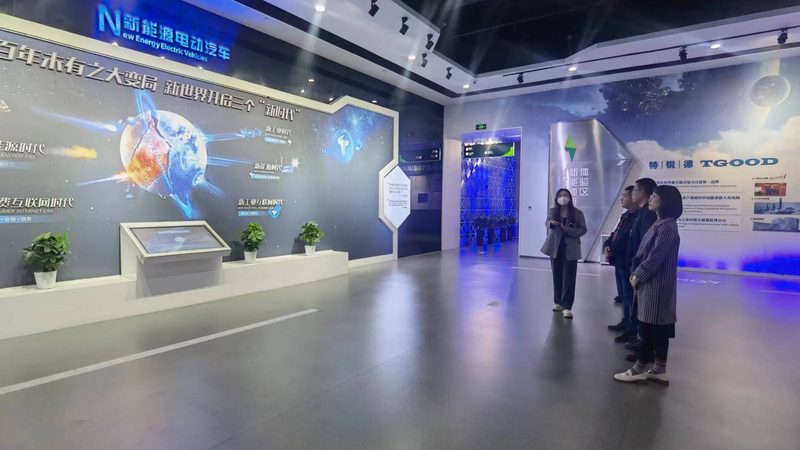 家用储能系统主要由以下几部分组成：